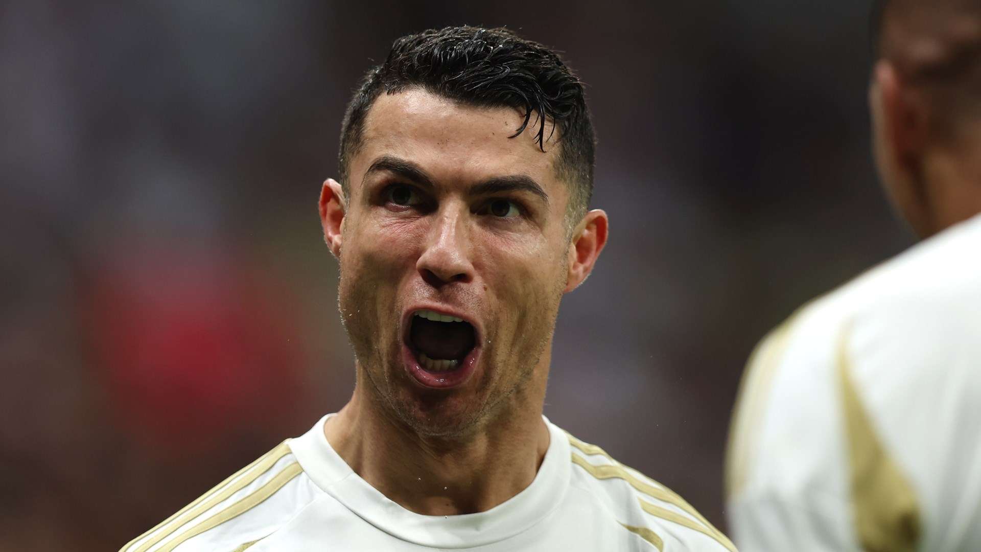 展现出他在 展现出他在